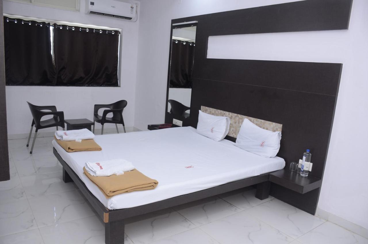 Hotel Mangalam Kurandvad Exterior photo