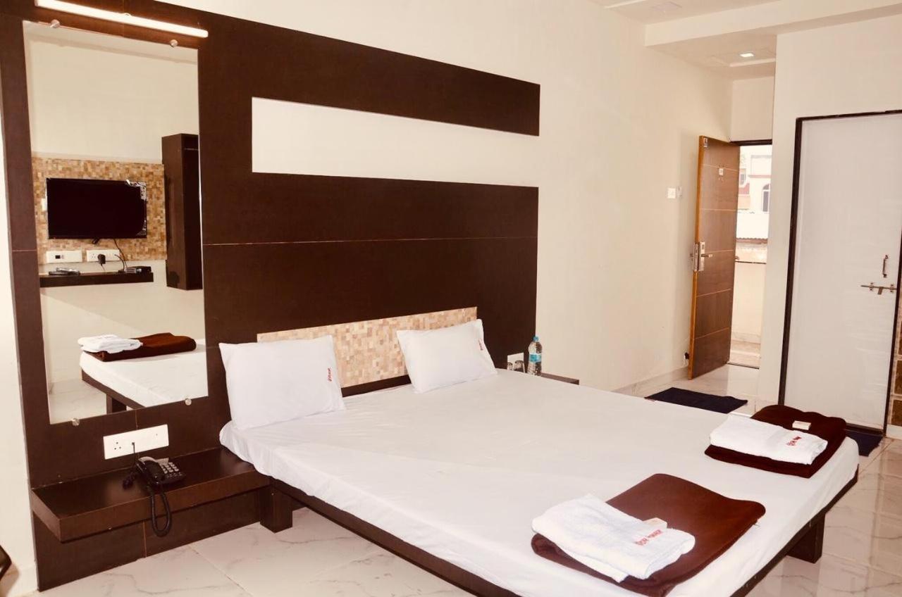 Hotel Mangalam Kurandvad Exterior photo