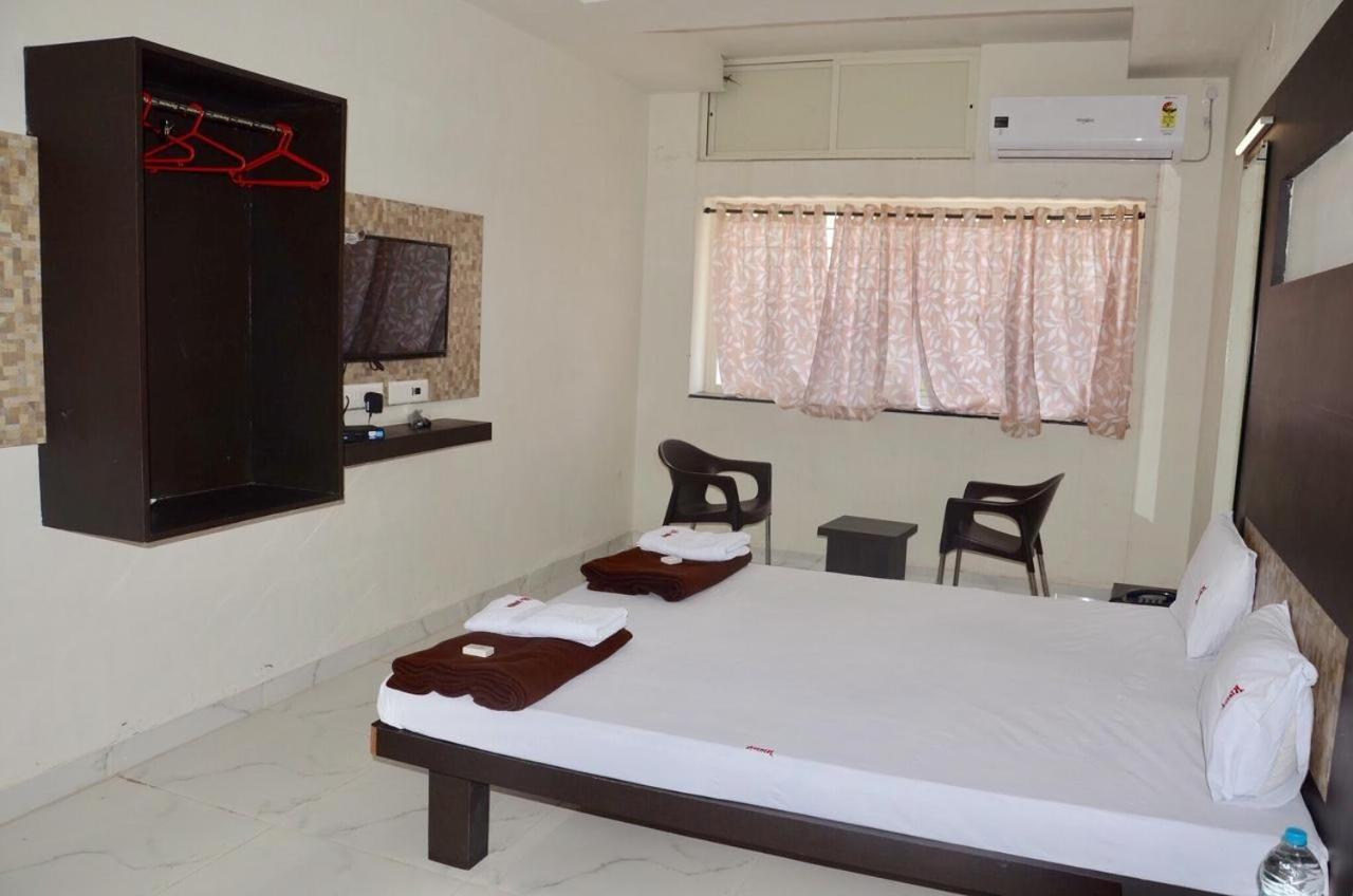 Hotel Mangalam Kurandvad Exterior photo