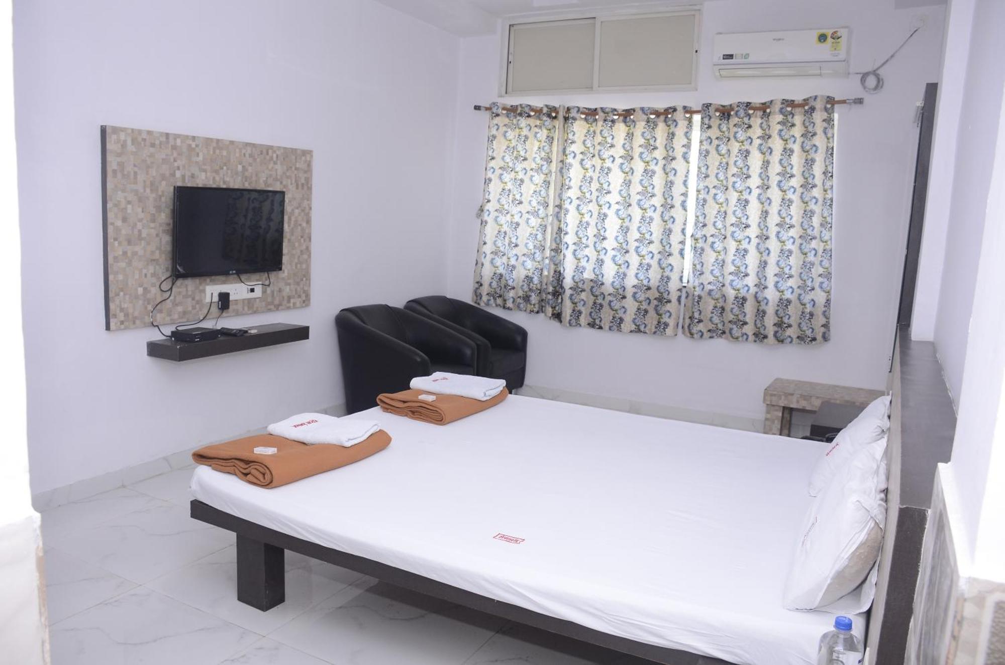 Hotel Mangalam Kurandvad Exterior photo
